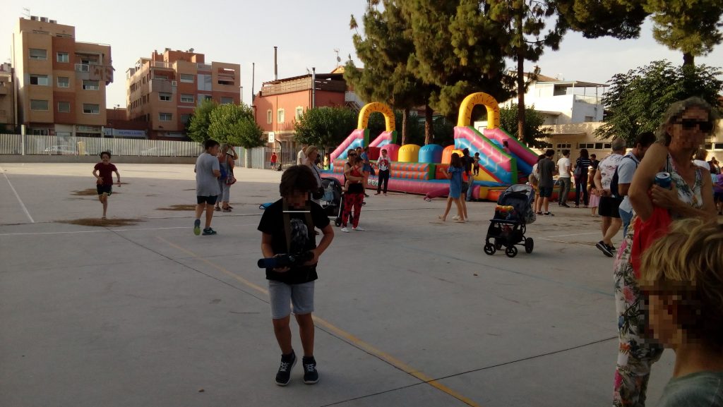 Alumno volviendo a la base tras jugar una ronda de Laser Tag