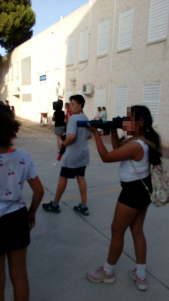 LASER COMBAT EN EL PATIO DE UN COLEGIO