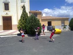 Niños jugando en fiestas de la Matanza de Santomera